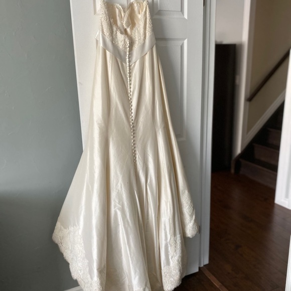 Paloma Blanca Ivory strapless wedding gown (#3854), size 14 - Picture 6 of 13